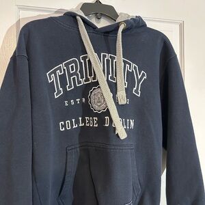 Trinity College Dublin, Ireland Navy Blue Hoodie Sweatshirt Size M